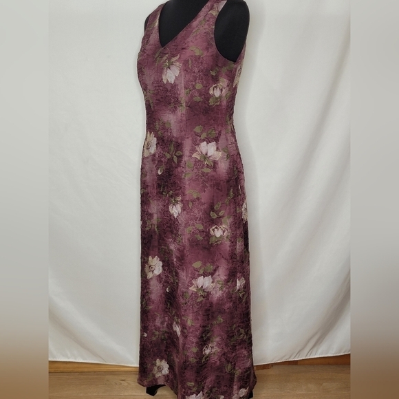 Dressbarn Vintage Floral Crimped Crepe Maxi Dress - Size 8 - Picture 2 of 8